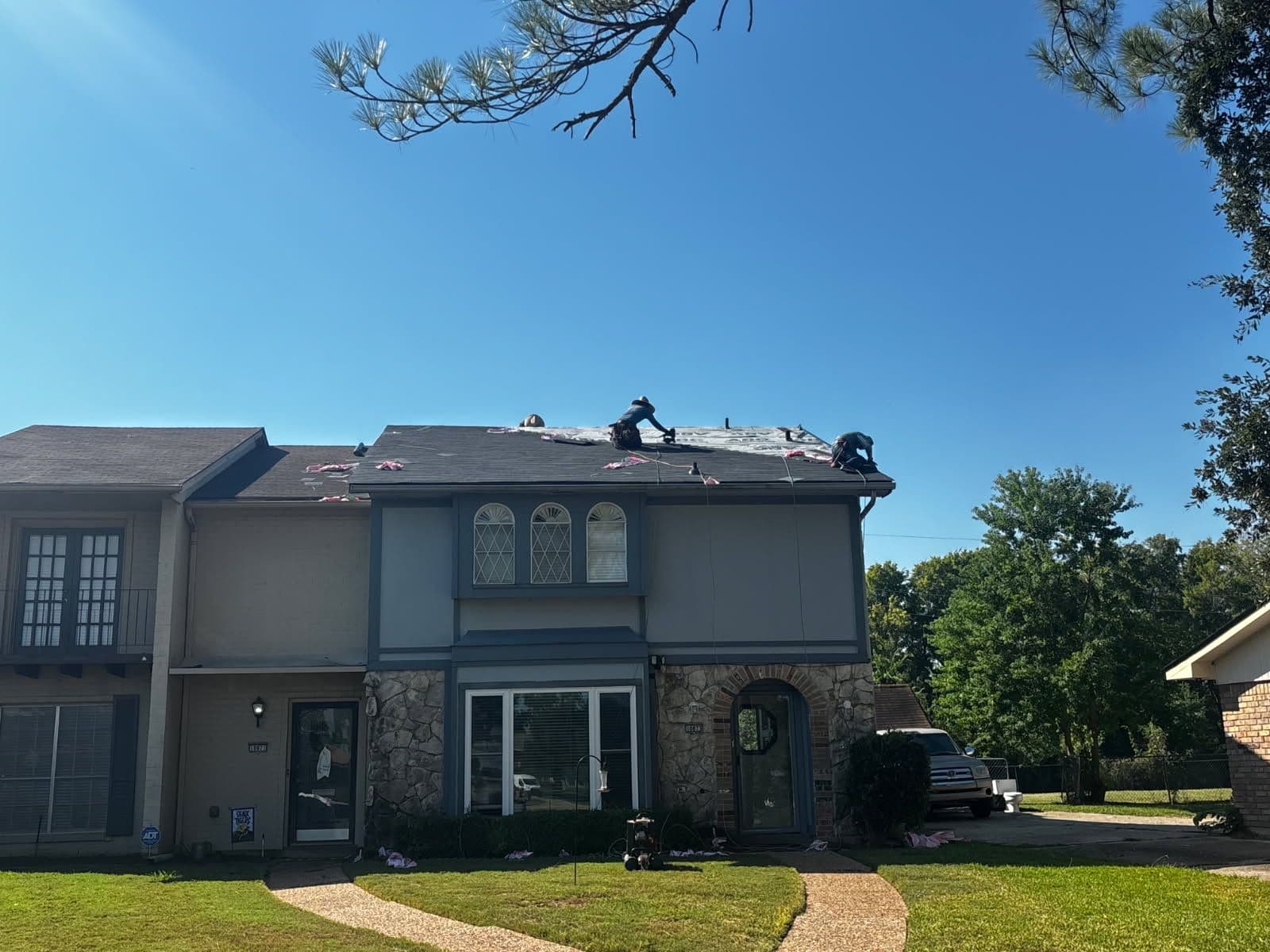 Expert Roof Installation with Top-Tier Shingles image