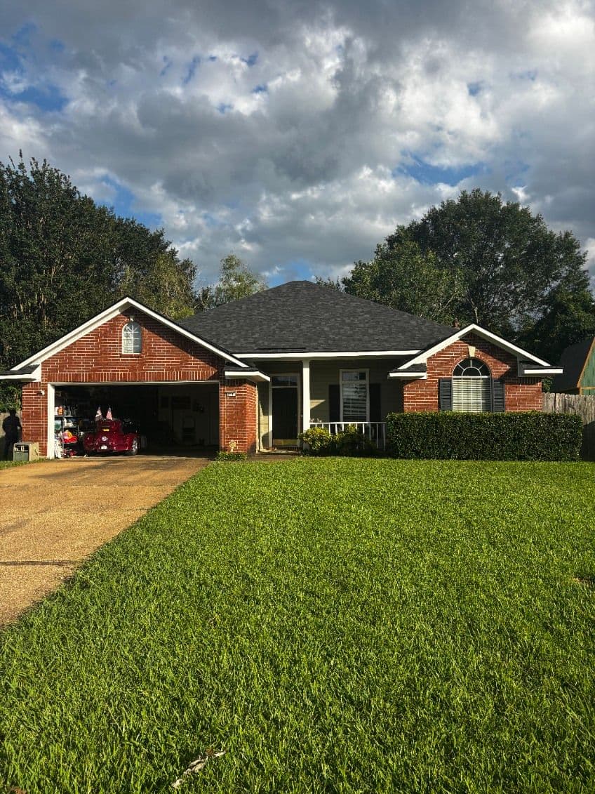 Gallery photos for Dynamic Roof Makeover Boosts Curb Appeal: Image #2